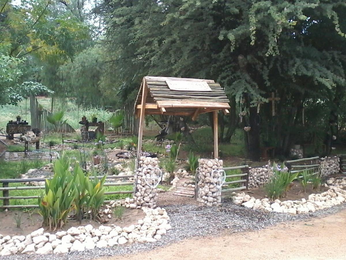 Kalahari Camelthorn Guesthouse And Camping Askham Екстериор снимка